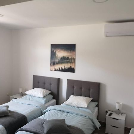 Marko Airport Rooms 벨리카 고리차 외부 사진