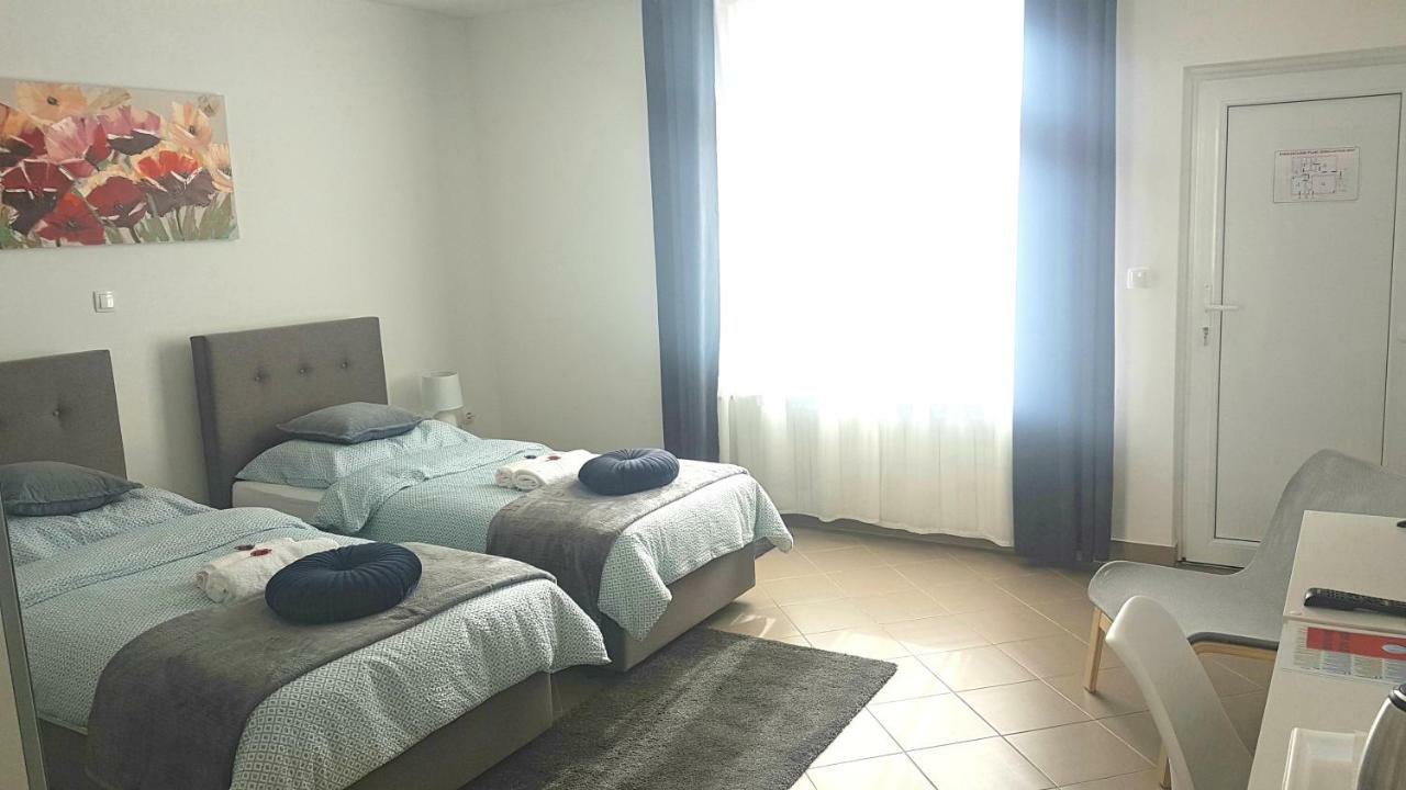 Marko Airport Rooms 벨리카 고리차 외부 사진