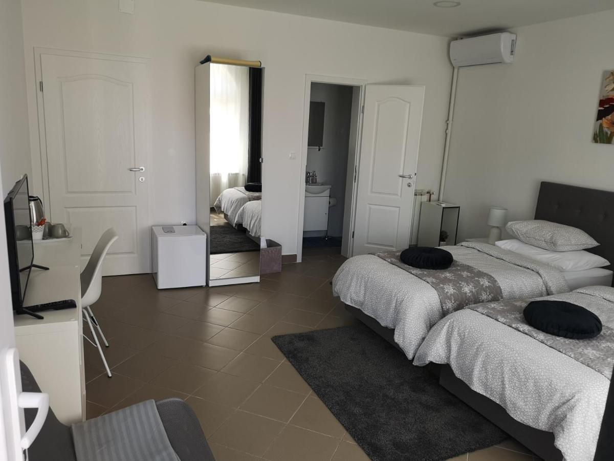 Marko Airport Rooms 벨리카 고리차 외부 사진