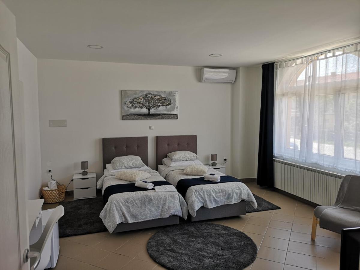 Marko Airport Rooms 벨리카 고리차 외부 사진